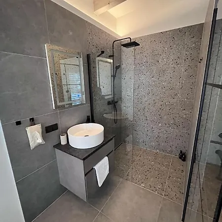 Loft Apartment *
